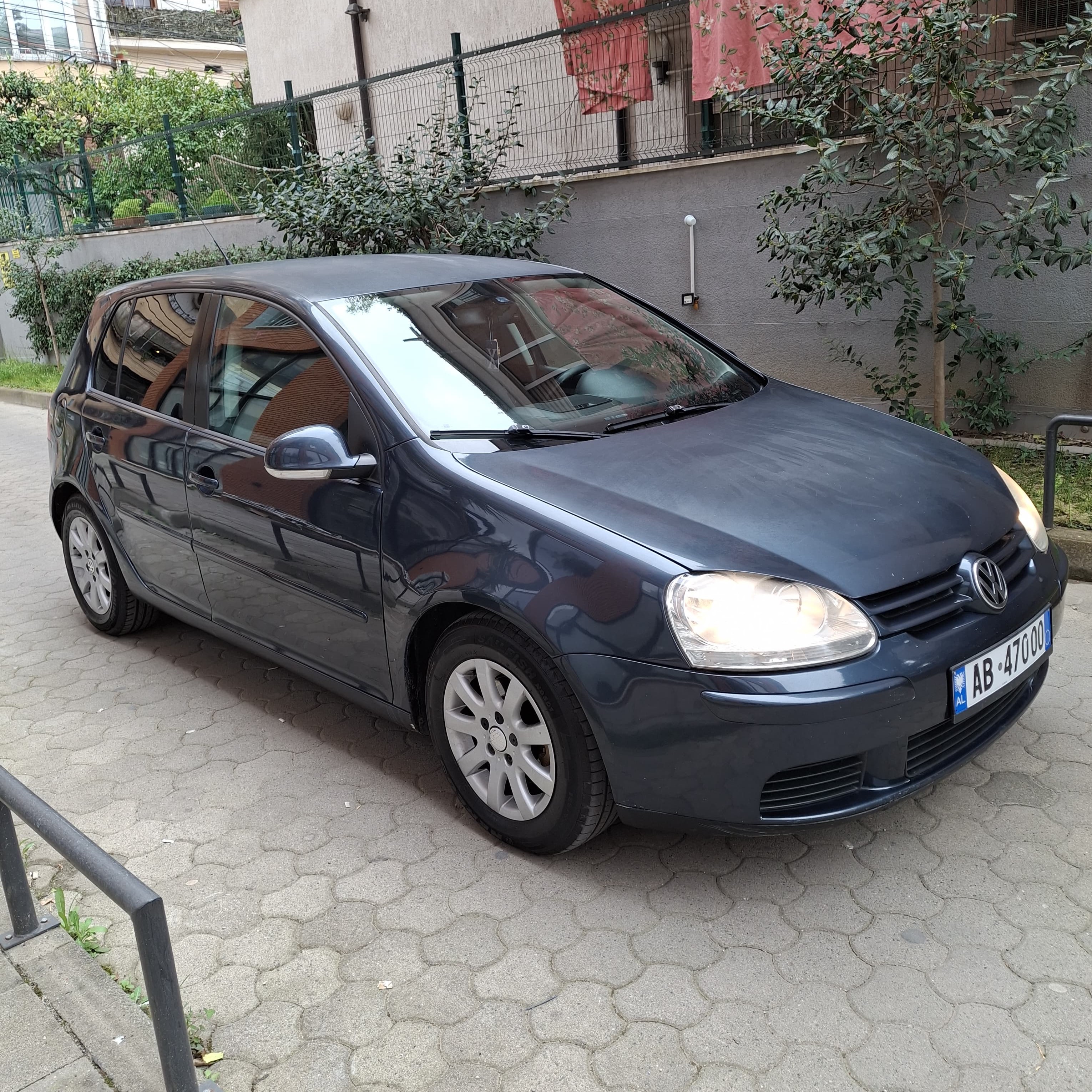 Volkswagen Golf 5 2008 budget car rental Tirana
